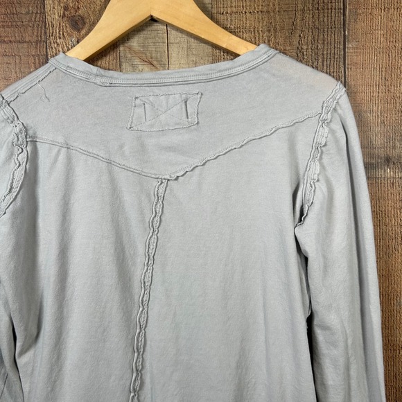 We The Free People Grey Exposed Seam Raw Hem Long Sleeve Tee Medium Boho Casual - Picture 7 of 7
